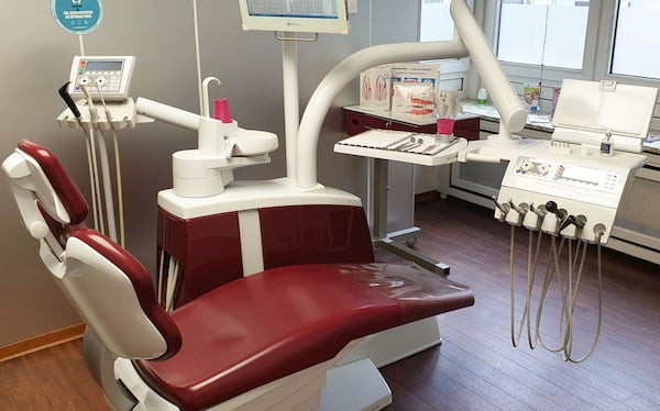 Behandlungsstuhl von Zahnarzt Öztürk in Witten
